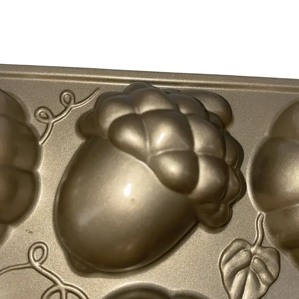 Williams Sonoma Gold Mini Cake Pan Acorn Leaf Fall Bakeware Nonstick Mold